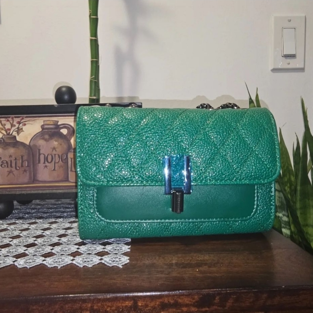 Womans Handbags and crossbody bags